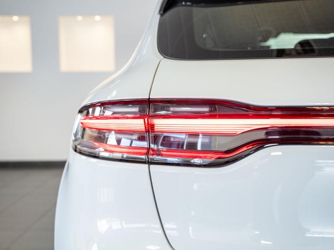 PORSCHE Macan Photo 39
