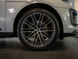 PORSCHE Macan Photo 4