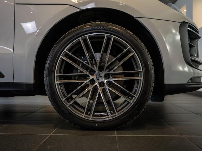 PORSCHE Macan Photo 4