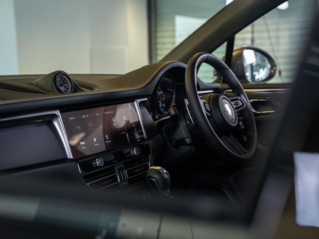 PORSCHE Macan Photo 8