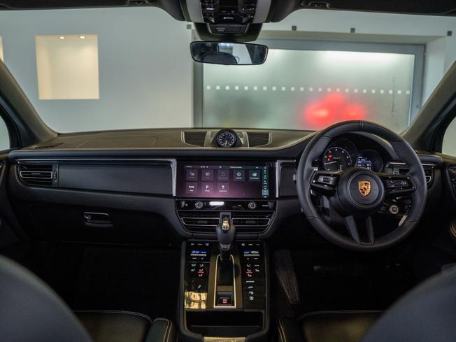 PORSCHE Macan Photo 9