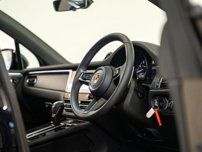 PORSCHE Macan Photo 11