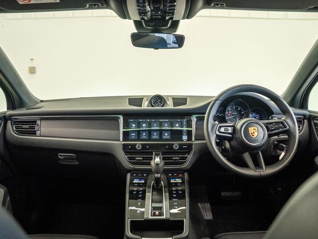 PORSCHE Macan Photo 13
