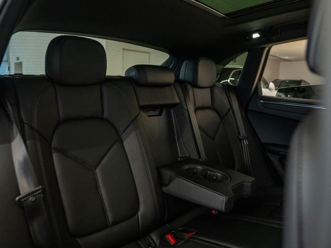 PORSCHE Macan Photo 15