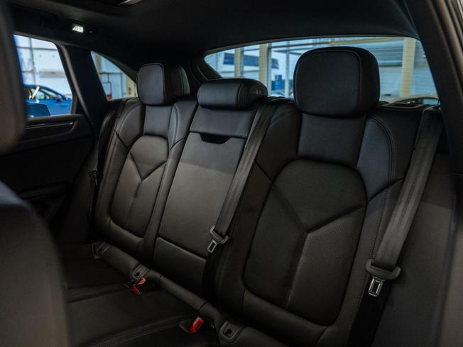 PORSCHE Macan Photo 16
