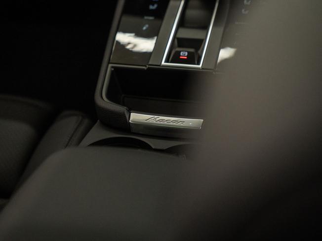 PORSCHE Macan Photo 26