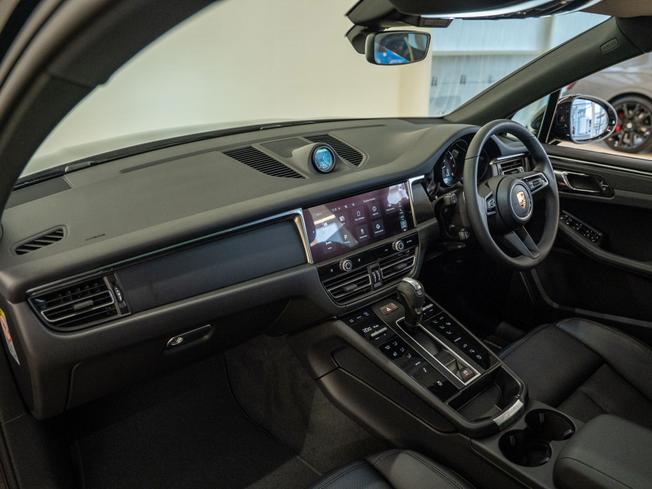 PORSCHE Macan Photo 3
