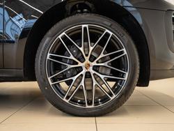 PORSCHE Macan Photo 4