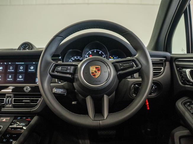 PORSCHE Macan Photo 8