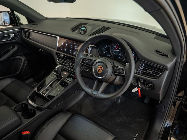 PORSCHE Macan Photo 9