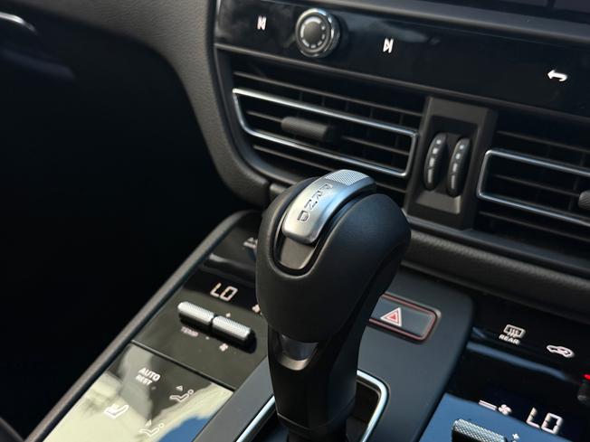 PORSCHE Macan Photo 14