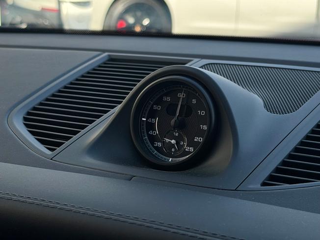 PORSCHE Macan Photo 16