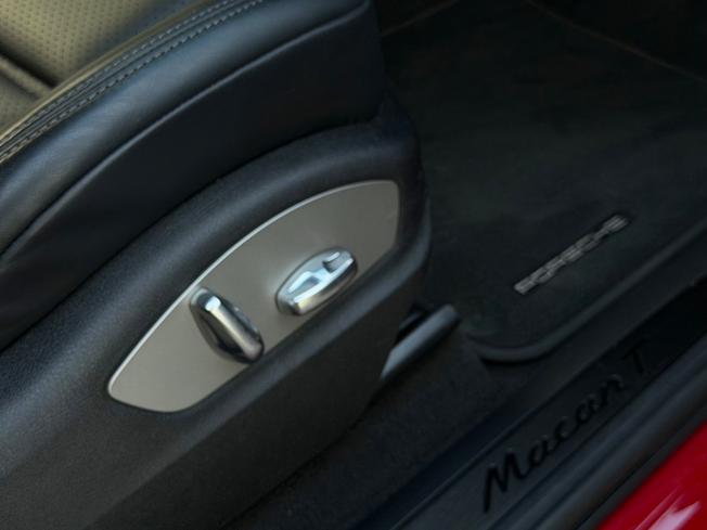 PORSCHE Macan Photo 17