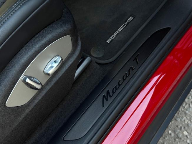PORSCHE Macan Photo 18