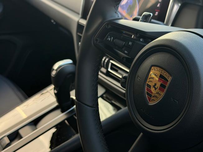 PORSCHE Macan Photo 21