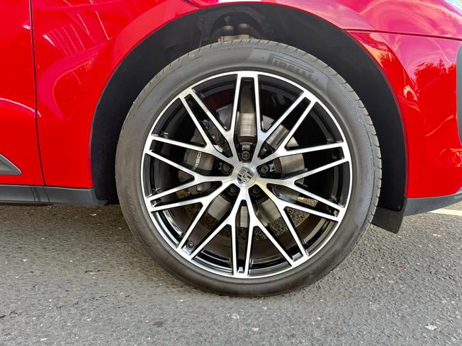 PORSCHE Macan Photo 3