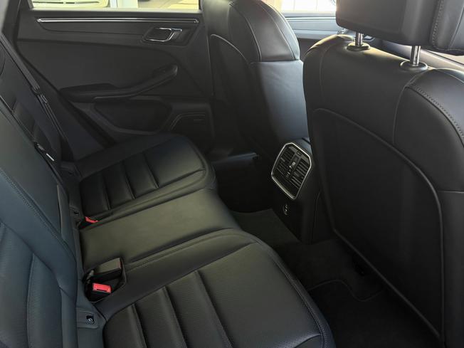 PORSCHE Macan Photo 8