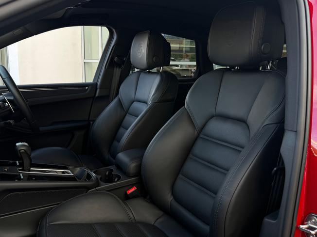 PORSCHE Macan Photo 9