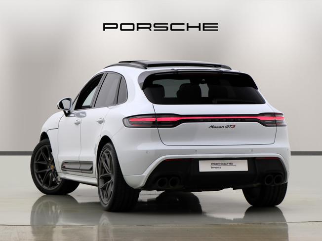PORSCHE Macan Photo 2