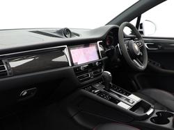 PORSCHE Macan Photo 3