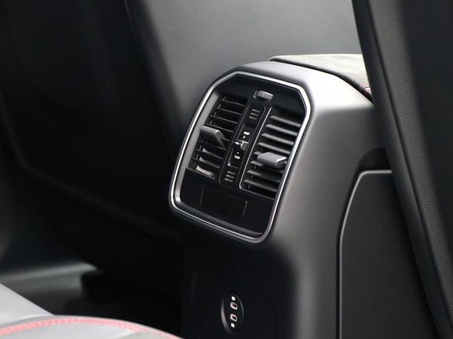 PORSCHE Macan Photo 33