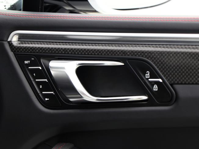 PORSCHE Macan Photo 42