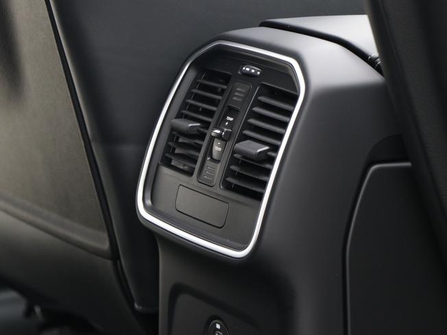 PORSCHE Macan Photo 27