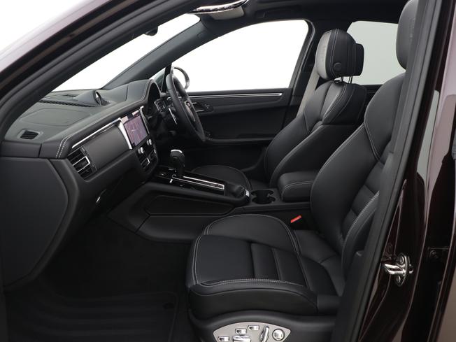 PORSCHE Macan Photo 3