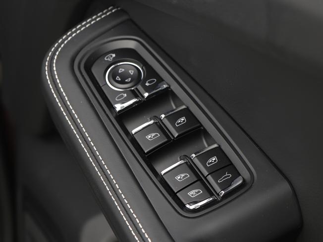PORSCHE Macan Photo 38