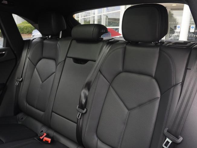 PORSCHE Macan Photo 10