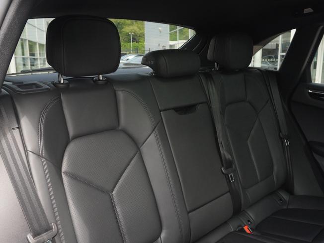 PORSCHE Macan Photo 11