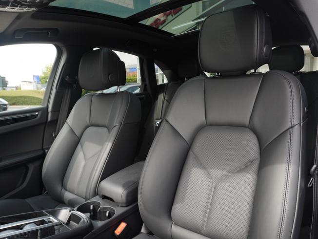 PORSCHE Macan Photo 12