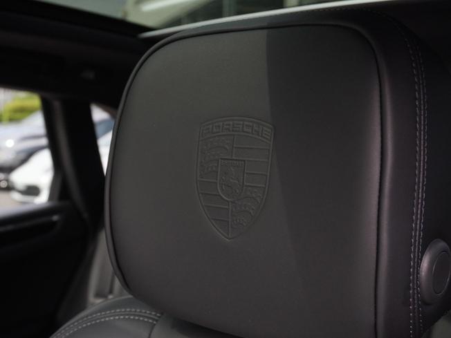 PORSCHE Macan Photo 15