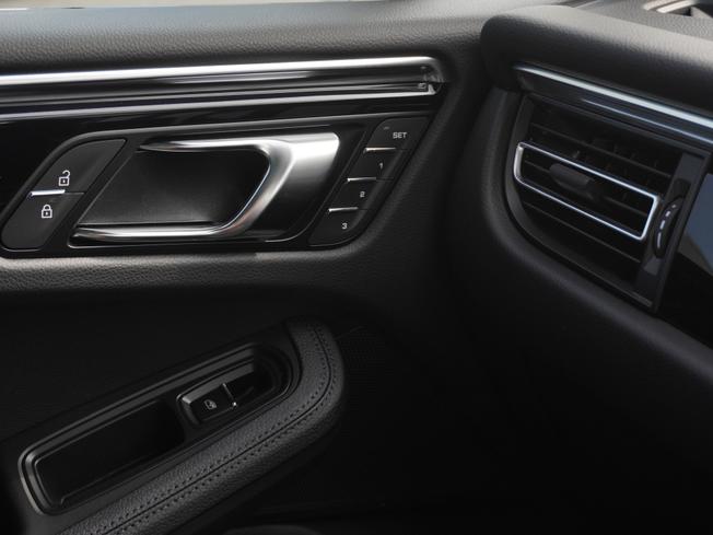 PORSCHE Macan Photo 28