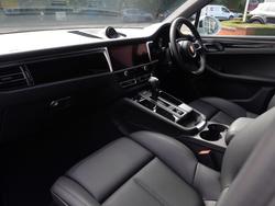PORSCHE Macan Photo 3