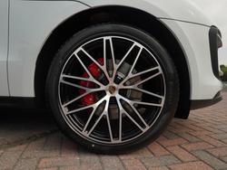 PORSCHE Macan Photo 4