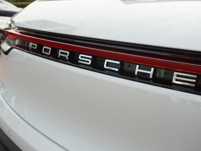 PORSCHE Macan Photo 46