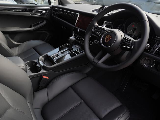 PORSCHE Macan Photo 8