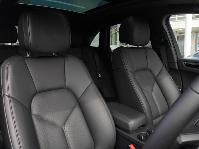PORSCHE Macan Photo 9