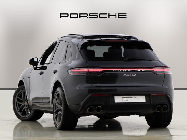 PORSCHE Macan Photo 2