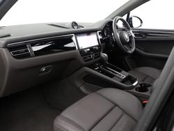 PORSCHE Macan Photo 3