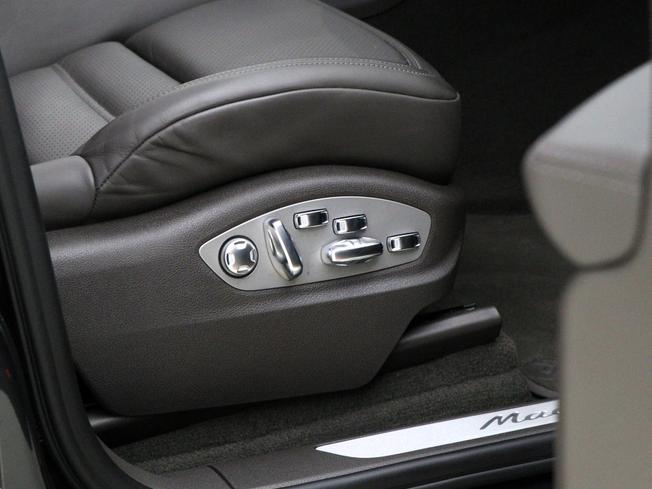 PORSCHE Macan Photo 32