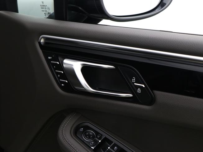 PORSCHE Macan Photo 35