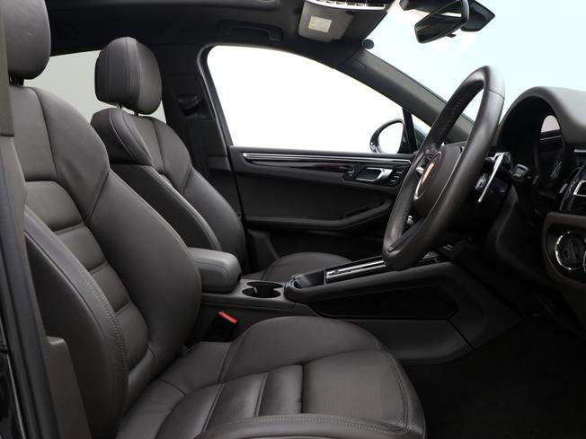 PORSCHE Macan Photo 37