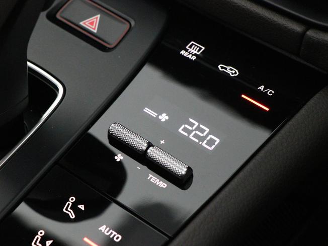 PORSCHE Macan Photo 44