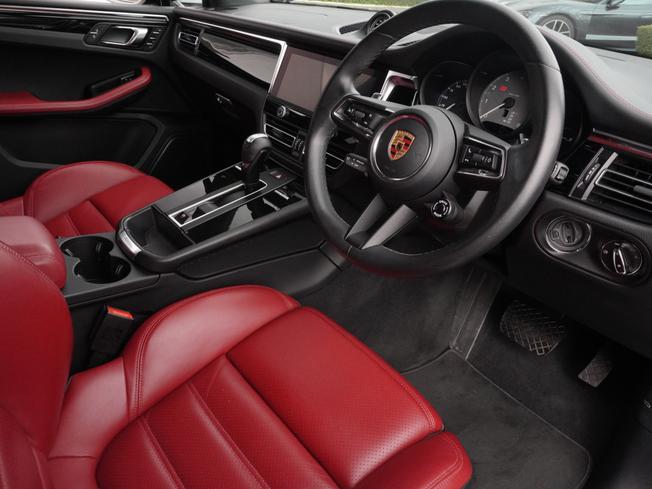 PORSCHE Macan Photo 10