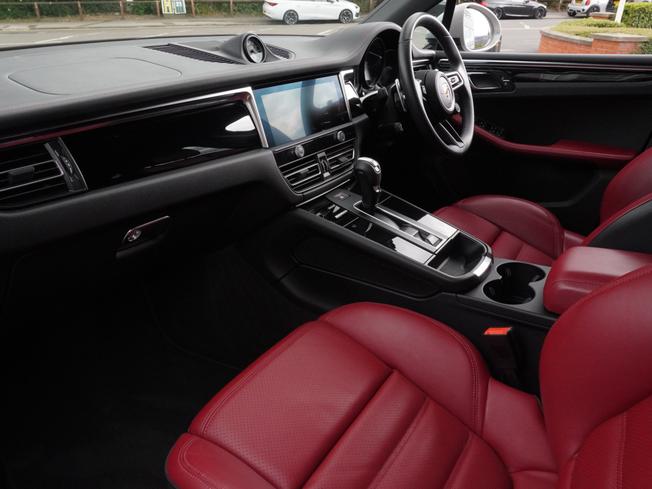 PORSCHE Macan Photo 12