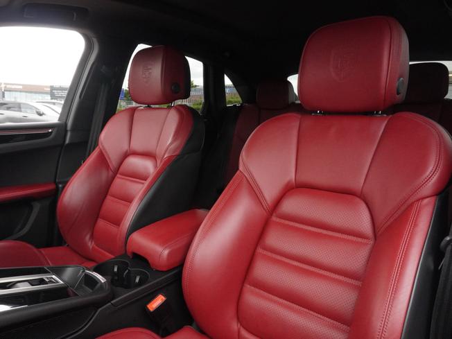 PORSCHE Macan Photo 14