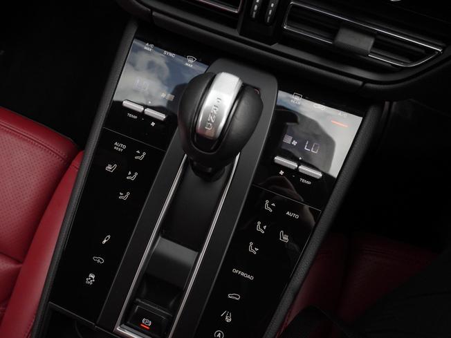 PORSCHE Macan Photo 23