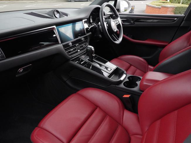 PORSCHE Macan Photo 3